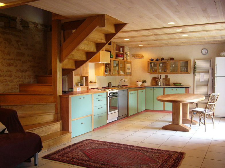 https://www.atelierhamot.fr/W1/wp-content/uploads/2011/02/cuisine-escalier-table-1.jpg