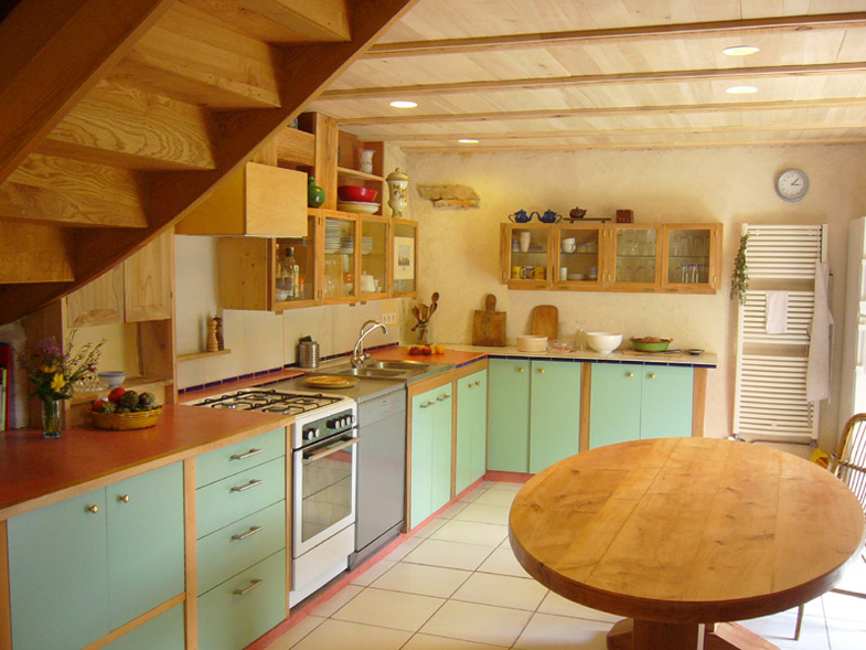 https://www.atelierhamot.fr/W1/wp-content/uploads/2011/02/cuisine-escalier-table-3.jpg